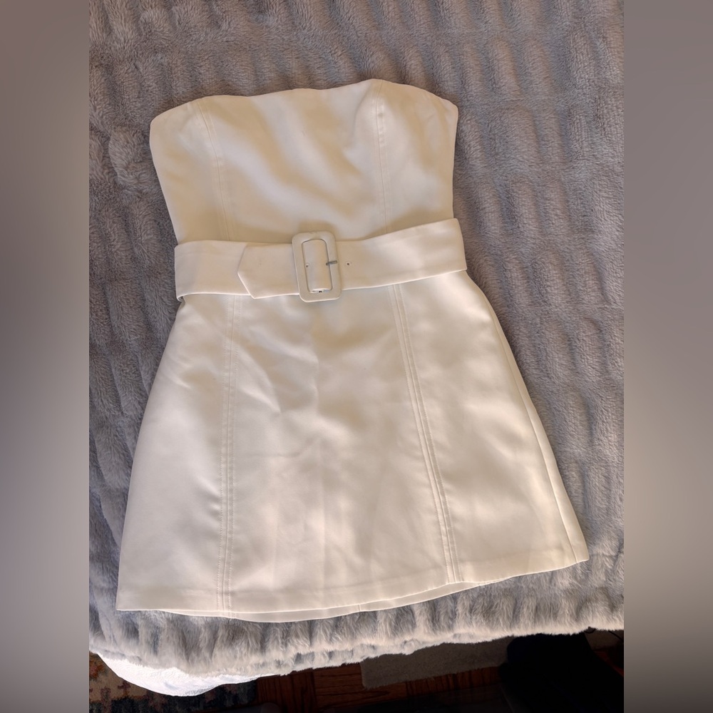 Amanda Uprichard size Small White Strapless dress with belt